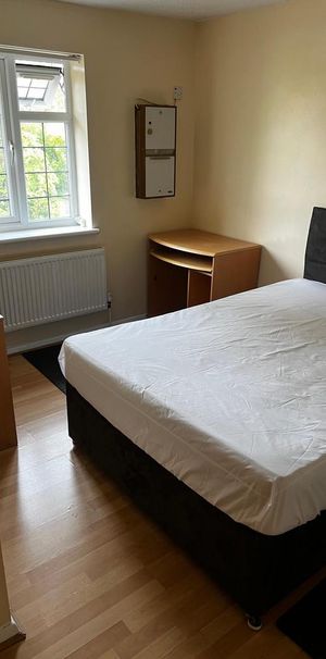 1 bedroom in a house share to rent - Photo 1