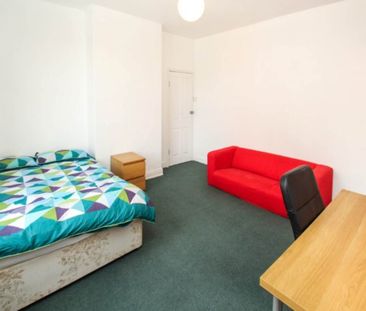 Glebe Avenue (room 2), Kirkstall, Leeds - Photo 3