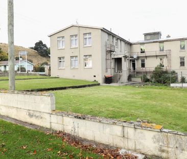 Small town living in Mataura - Photo 5