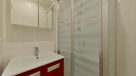 Location Maison 3 pièces 84m² SCORBE CLAIRVAUX 86140 - Photo 2