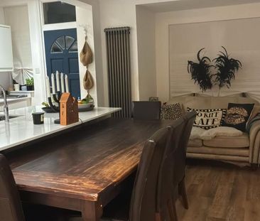 Spacious Double Room + Private Shower Room - £625pcm (All bills inc... - Photo 2