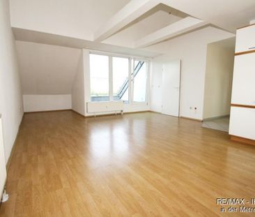 Gemütliche Dachgeschosswohnung mit Loggia und Einbauküche - Foto 2