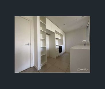 1 Bedroom apartment with study and parking - Photo 4