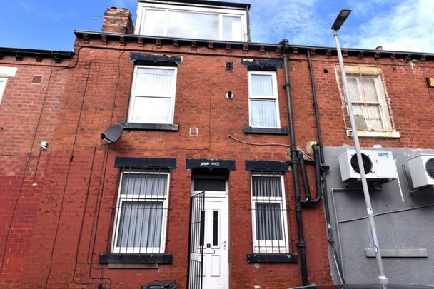 2 bedroom House in Kelsall Terrace, Leeds - Photo 1