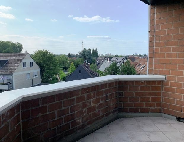 Frisch renovierte 1,5-Zimmer-Wohnung mit Sonnenbalkon, innenliegendem Wannenbad und TG- Stellplatz - Photo 1