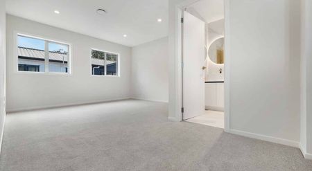 Charming 2-Bedroom Townhouse in Otara - Photo 5