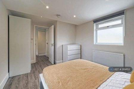 1 bedroom in a house share to rent - Photo 4