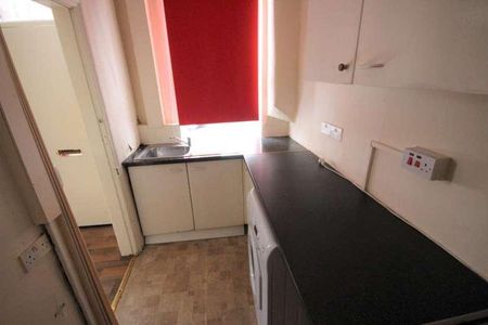 Woodview Place Woodview Place, Leeds, LS11 - Photo 3