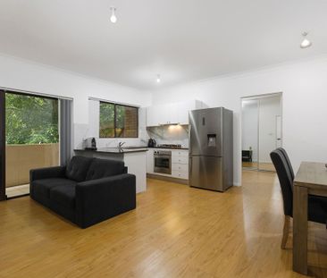 Stylish Apartment Offering Comfort & Convenience - Photo 5