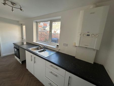 3 bedroom terraced house to rent - Photo 2