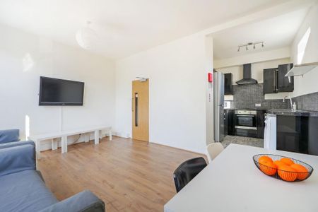 5 bedroom flat to rent - Photo 4