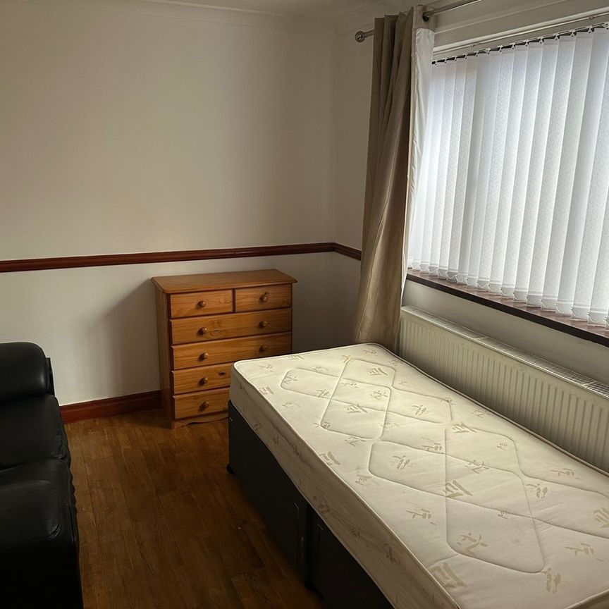 Room in a Shared House, Wilbraham Road, M14 - Photo 1