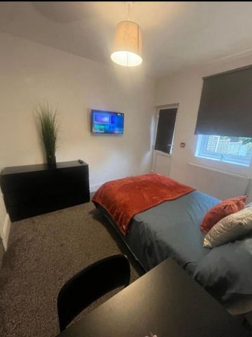 1 bedroom in a house share to rent - Photo 3