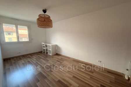 Location Appartement 3 pièces 69m² TOULON 83000 - Photo 2