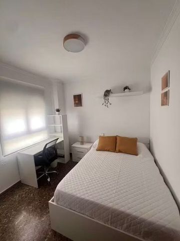 Avinguda del Primer de Maig, Valencia, Valencian Community 46017 - Photo 5