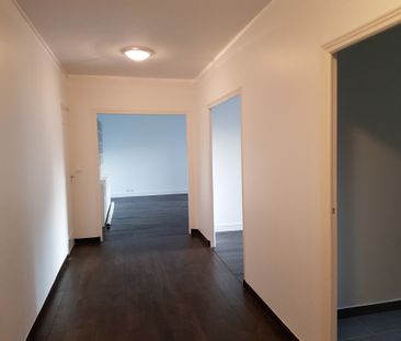 Location Appartement 5 pièces 123m² NEUILLY SUR SEINE 92200 - Photo 6