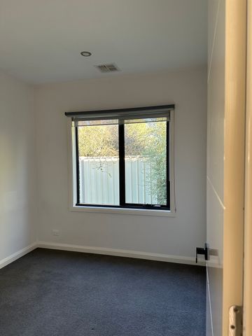 Altona North - Photo 4