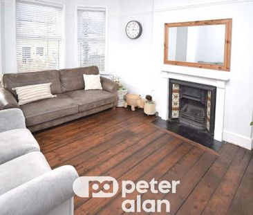 4 bedroom end of terrace house to rent - Photo 1