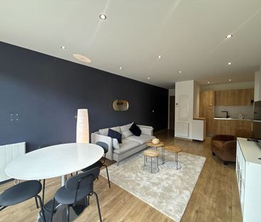 APPARTEMENT T2 MEUBLE - 47M² - REIMS CENTRE - Photo 2