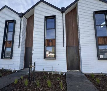 Modern, low maintenance 2 bedroom townhouse - Photo 4