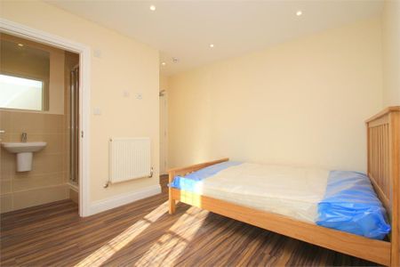 House of multiple occupation to rent - Photo 2