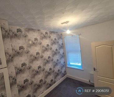 3 bedroom end of terrace house to rent - Photo 1