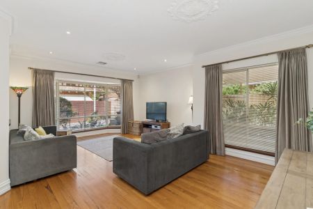 Lovely Character Home with parking for caravans, boats & more. - Photo 2