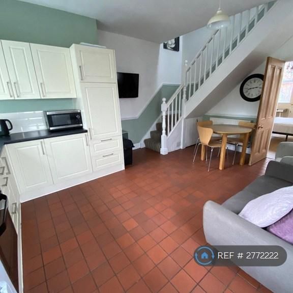 3 bedroom end of terrace house to rent - Photo 1