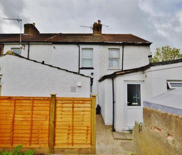 2 bedroom terraced house to rent - Photo 6