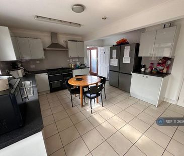 1 bedroom in a house share to rent - Photo 1