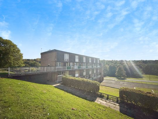 3 bedroom maisonette to rent Middle Hay View, Sheffield - Photo 1
