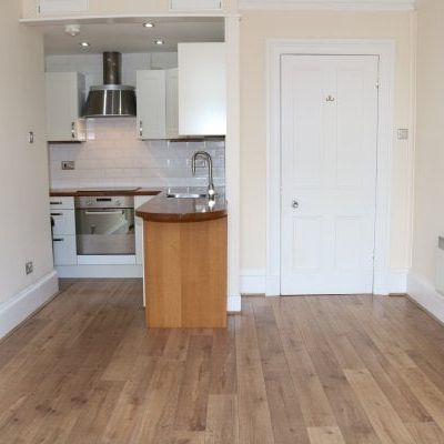 Crow Road, Anniesland - Photo 1