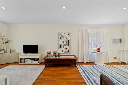 Central Mandurah Living - Freshly Updated Home Close to Foreshore & Amenities - Photo 2