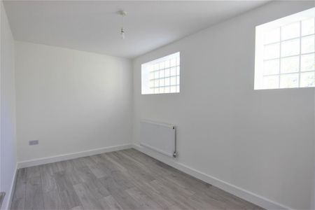 4 bedroom maisonette to rent - Photo 4