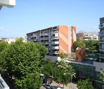 Location Appartement 3 pièces 65m² NICE 06000 - Photo 3