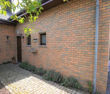 Sehr gepflegte Villa mit Garten und Garage in ruhiger Lage, gelegen... - Photo 2