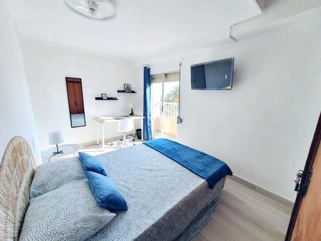 Carrer de la Reina, Valencia, Valencian Community 46011 - Photo 3