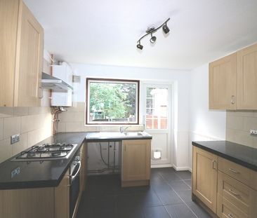 Hawthorns, Leigh-On-Sea, Essex, SS9 4JT - Photo 2