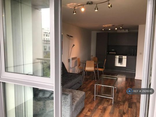 2 bedroom flat to rent - Photo 1