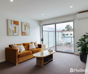 Furnished & Low maintenance - Photo 2