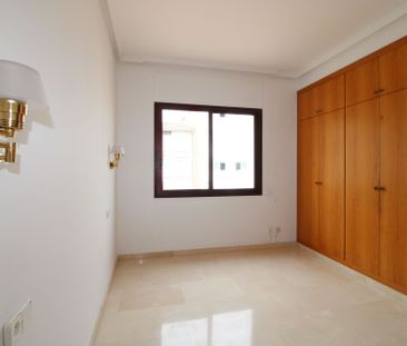 Piso de alquiler en Rambla Principal, Centre Vila - Photo 2