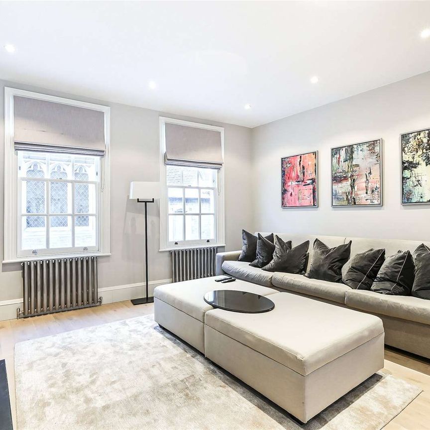 Well presented house with a very large decked terrace, moments from High Street Kensington - Photo 1