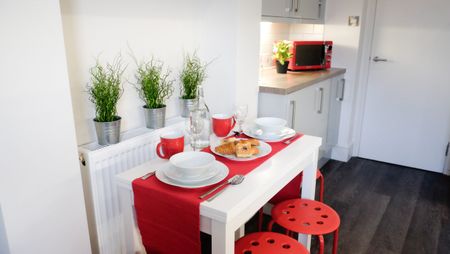 Large Ensuite Double - Gloucester Road - Photo 2