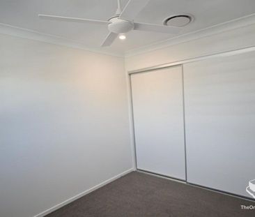 LUXURY 3 BEDROOM TOWNHOUSE - Photo 3