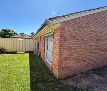 8 Frances Crescent, Cranbourne North VIC - Photo 5