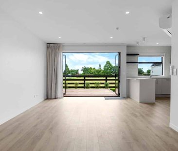 Brand-new townhouse overlooking the green belt - Photo 4