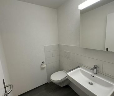 Wohnen im Grünen, neuwertige 5.5 Zimmer-Wohnung - Photo 3