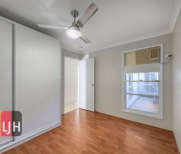 GREAT AIR CONDITIONED FOUR BEDROOM LOW SET HOME! - Photo 3