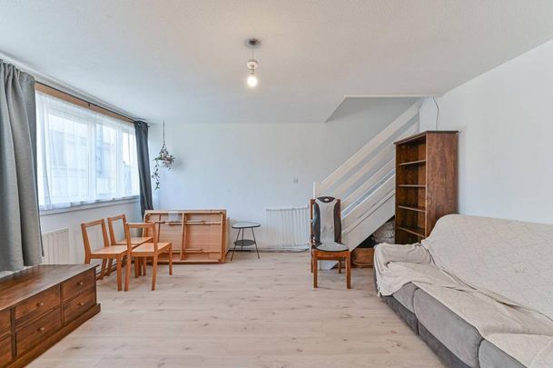 3 bedroom maisonette to rent - Photo 1