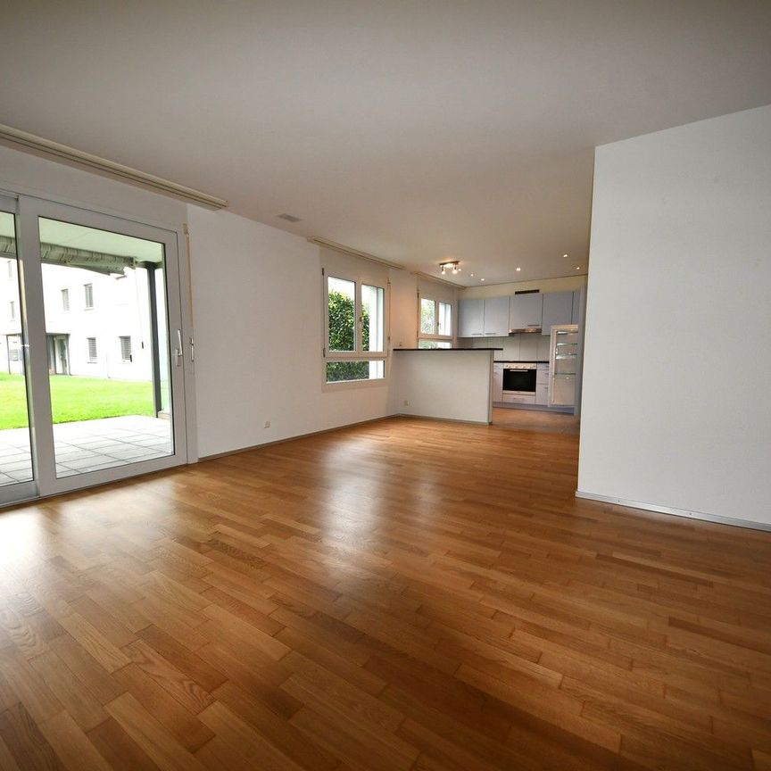 Schöne und grosszügige 3.5-ZWG im EG zu vermieten - Photo 1